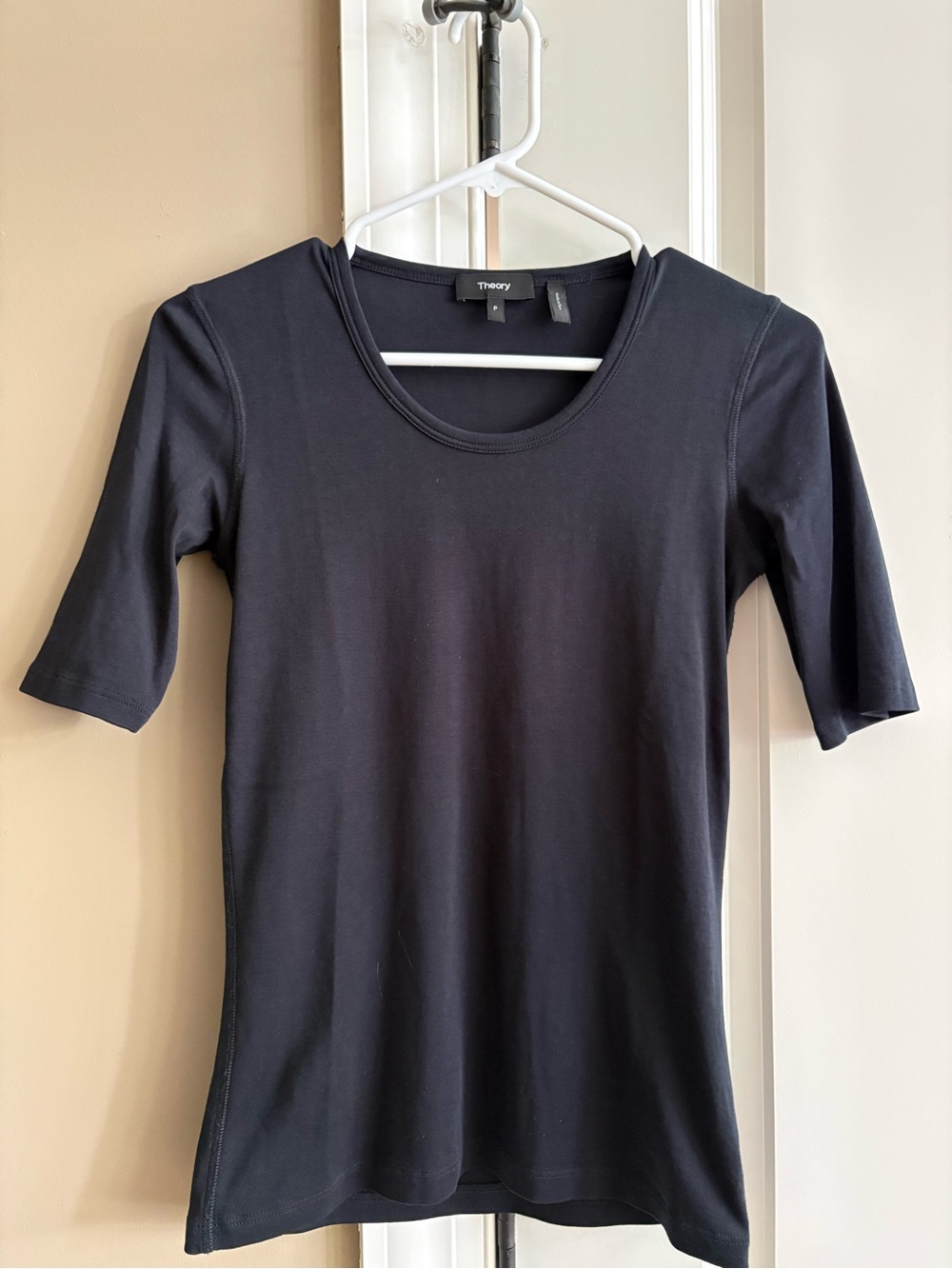Theory black Tshirt